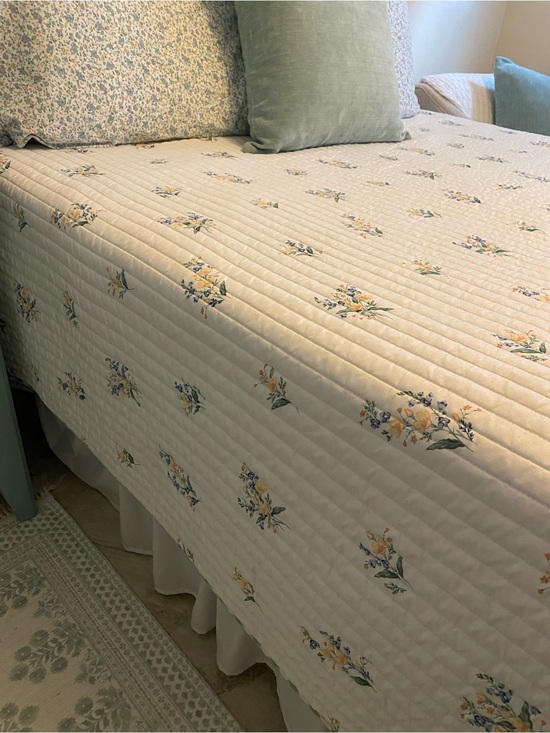 Other - Classic Cream Floral Quilted Bedspread - Cream/Blue/Yellow - Reversable